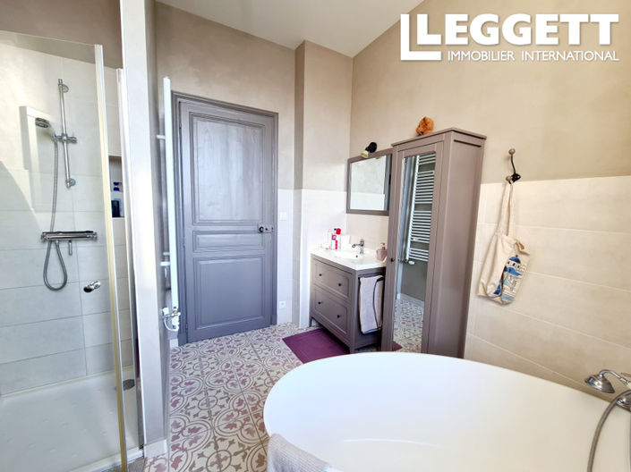 Image No.6-6 Bed House for sale