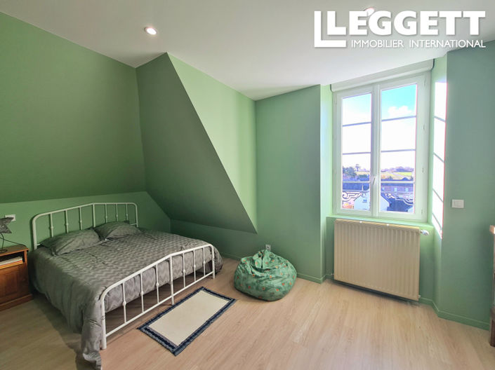 Image No.8-6 Bed House for sale