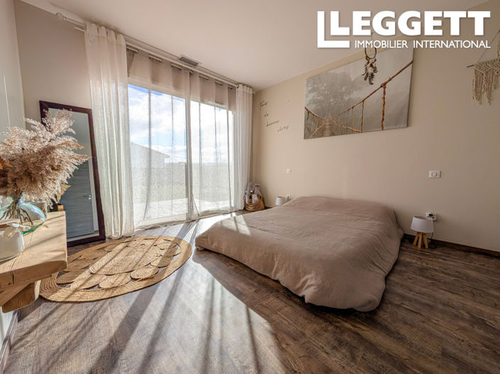 Image No.5-5 Bed House for sale