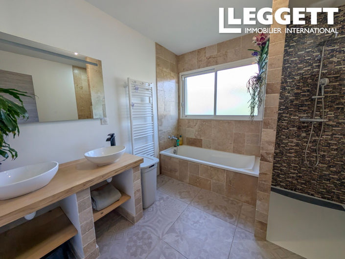 Image No.9-5 Bed House for sale