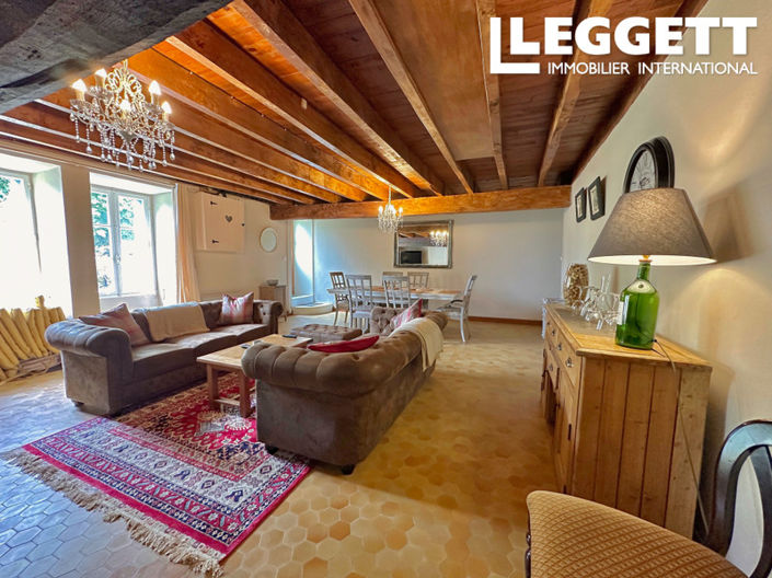 Image No.6-8 Bed House for sale