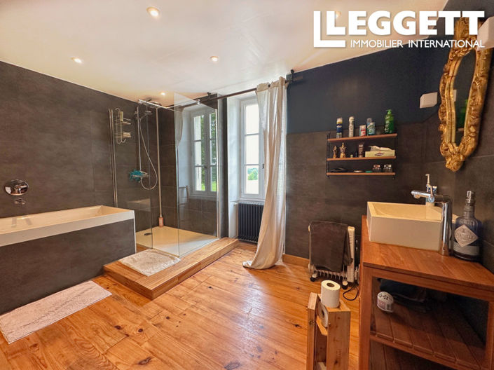 Image No.9-8 Bed House for sale