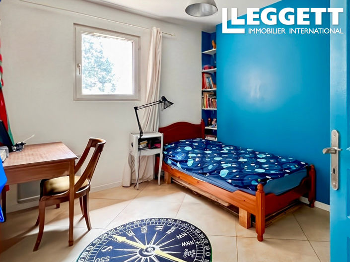 Image No.8-5 Bed House for sale