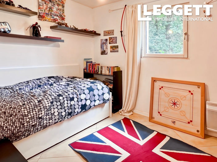 Image No.9-5 Bed House for sale