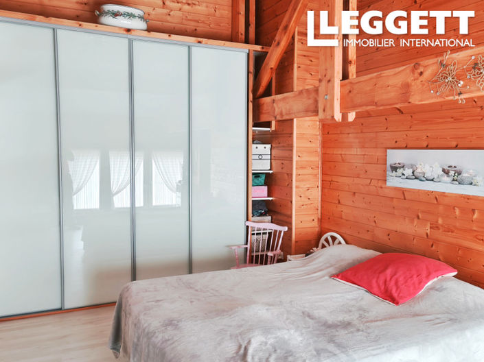 Image No.9-5 Bed House for sale