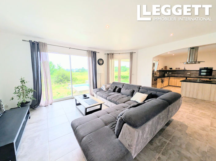 Image No.6-5 Bed House for sale