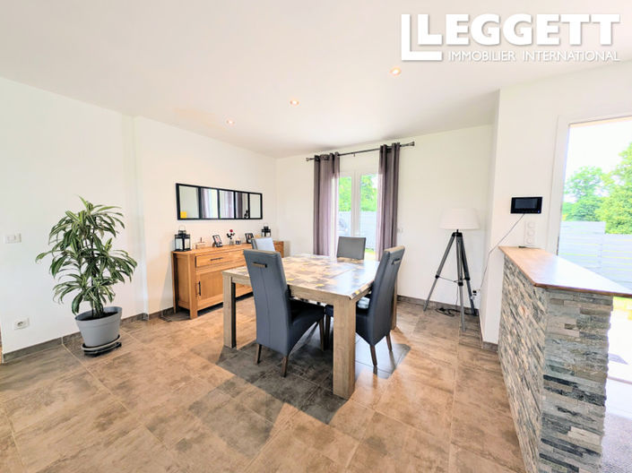 Image No.7-5 Bed House for sale