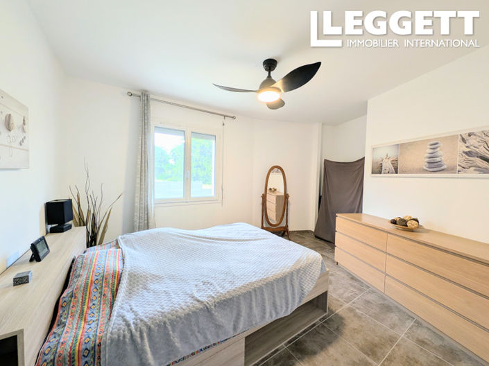 Image No.8-5 Bed House for sale