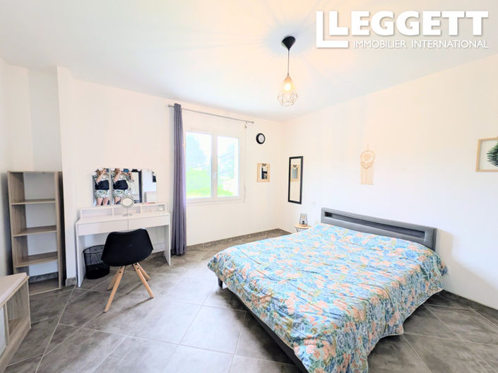 Image No.9-5 Bed House for sale