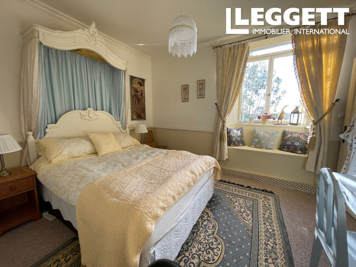 Image No.8-5 Bed House for sale