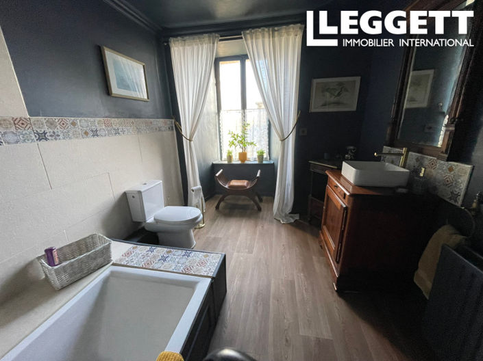 Image No.9-5 Bed House for sale