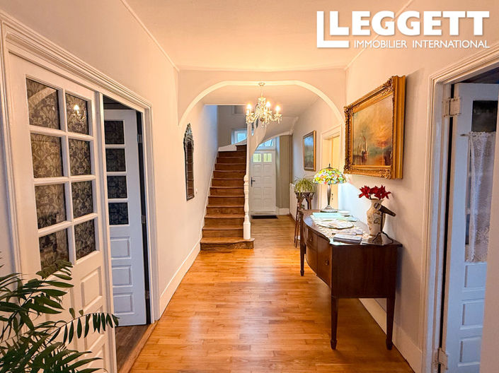 Image No.3-8 Bed House for sale