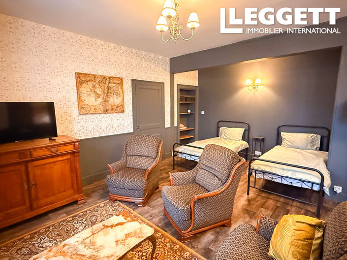 Image No.6-8 Bed House for sale