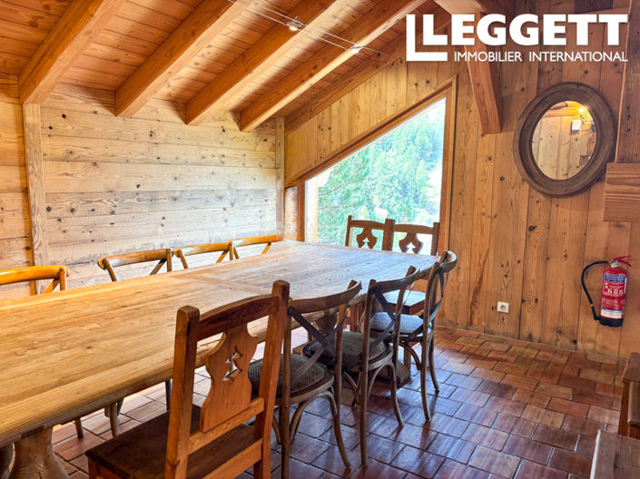 Image No.6-10 Bed House for sale