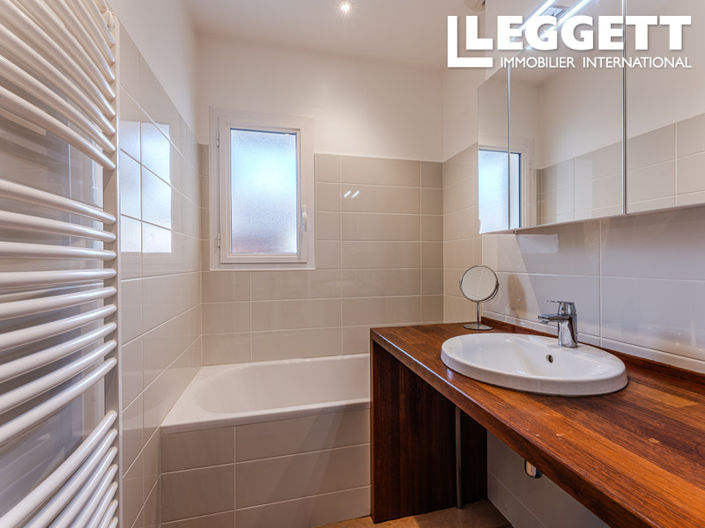 Image No.5-6 Bed House for sale