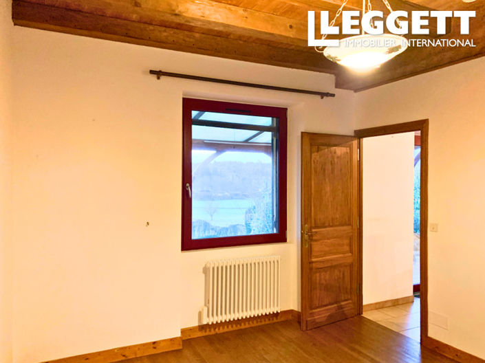 Image No.8-4 Bed House for sale