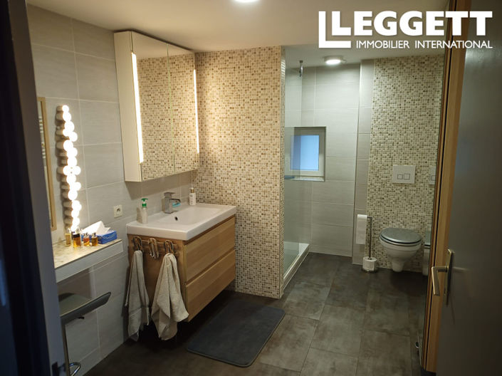 Image No.8-2 Bed House for sale