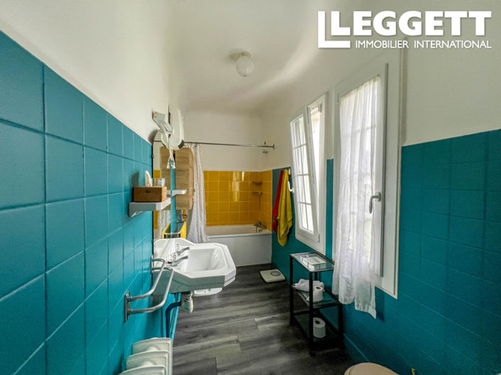 Image No.8-5 Bed House for sale