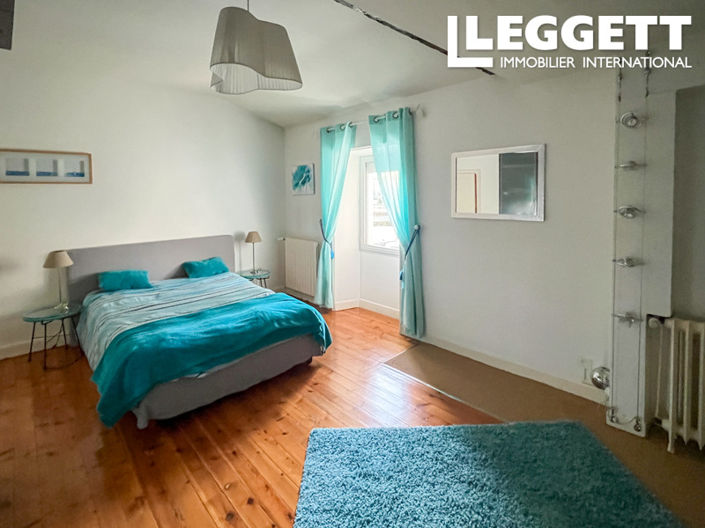 Image No.8-5 Bed House for sale