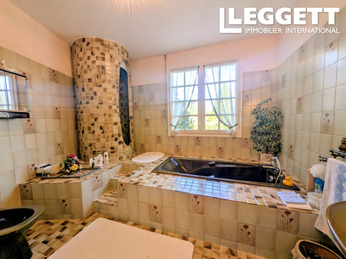 Image No.8-4 Bed House for sale