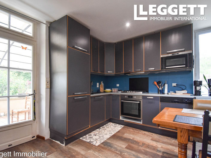 Image No.8-5 Bed House for sale