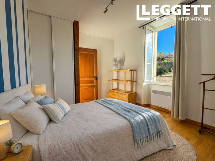 Image No.10-5 Bed House for sale