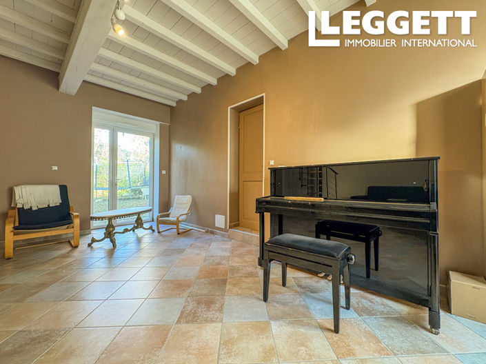 Image No.6-5 Bed House for sale