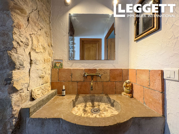 Image No.8-5 Bed House for sale