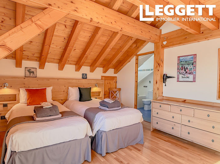 Image No.10-8 Bed House for sale