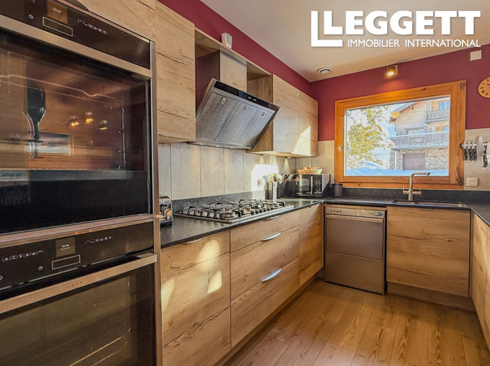 Image No.6-8 Bed House for sale