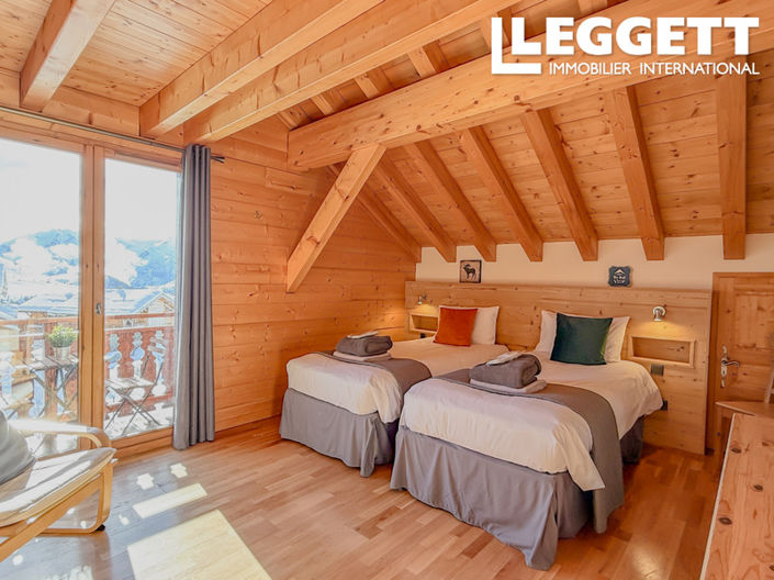 Image No.7-8 Bed House for sale