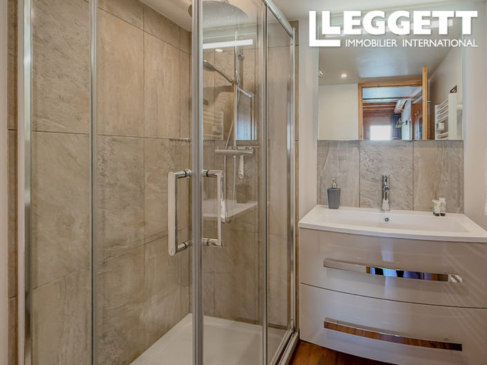 Image No.9-8 Bed House for sale