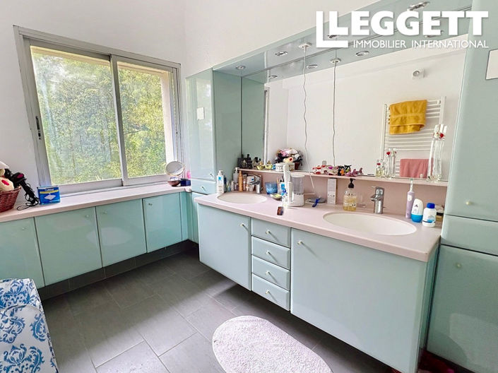 Image No.10-5 Bed House for sale