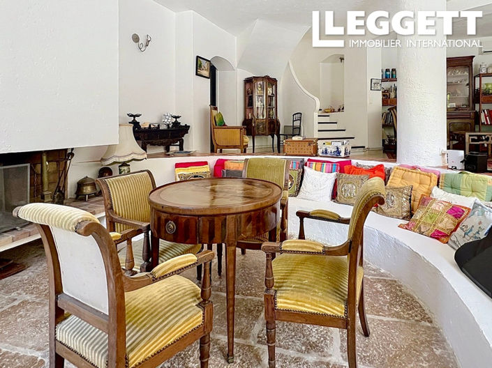 Image No.8-5 Bed House for sale