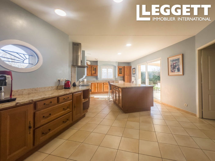 Image No.8-4 Bed House for sale