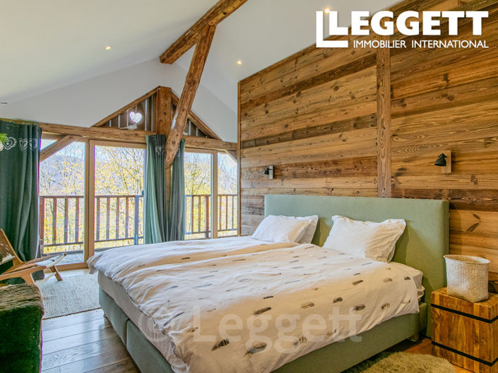 Image No.6-8 Bed House for sale