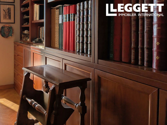 Image No.10-3 Bed Apartment for sale