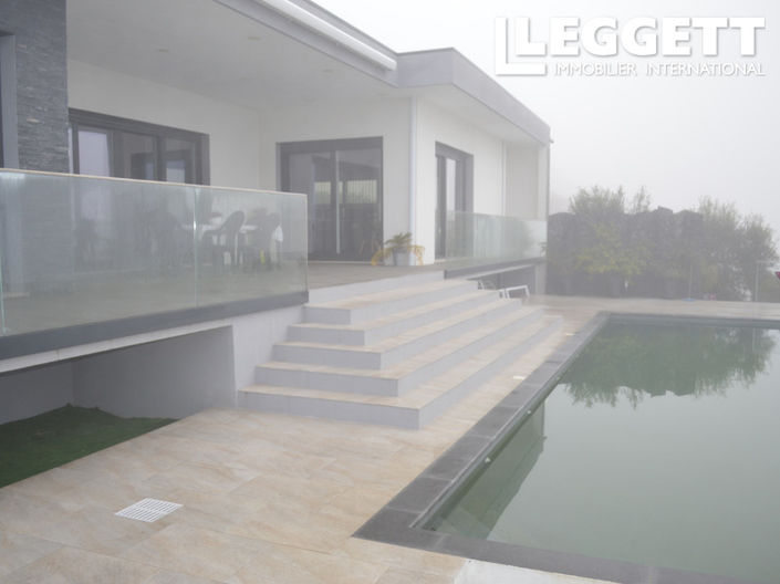 Image No.1-4 Bed House for sale