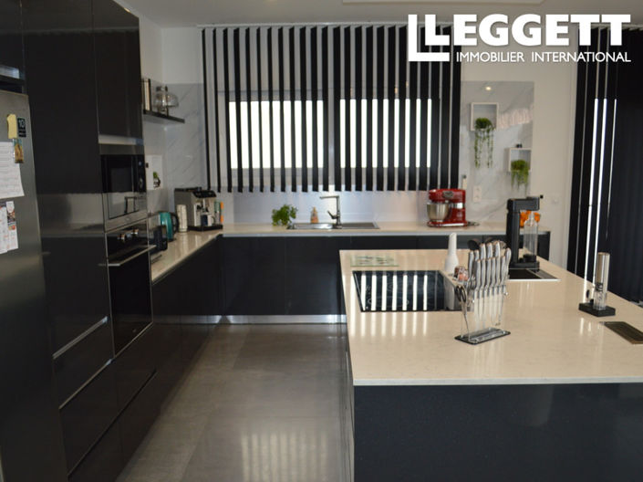 Image No.6-4 Bed House for sale