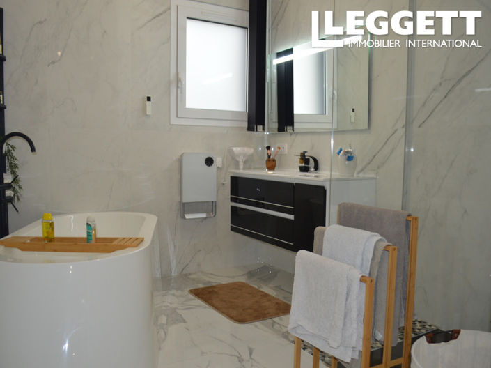 Image No.9-4 Bed House for sale