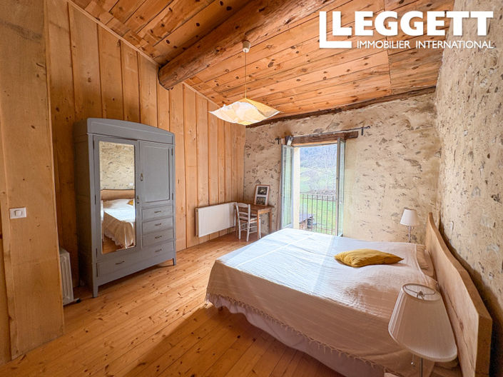 Image No.8-6 Bed House for sale