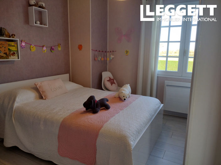 Image No.8-4 Bed House for sale