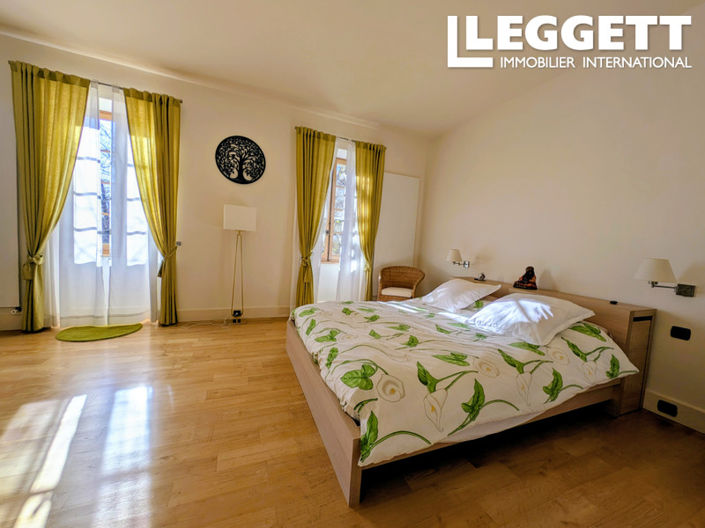 Image No.9-5 Bed House for sale