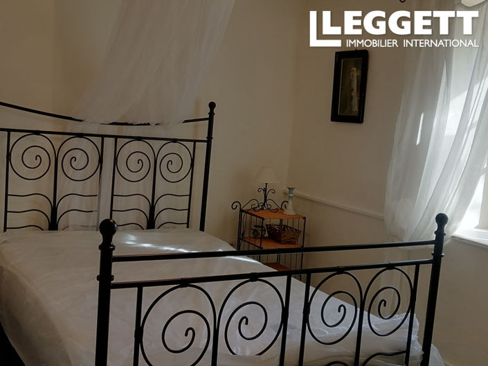 Image No.5-2 Bed House for sale