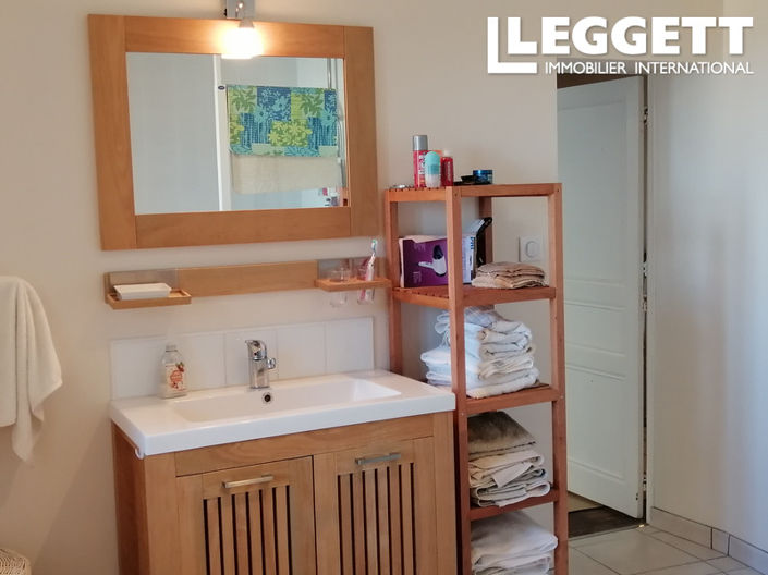 Image No.6-2 Bed House for sale