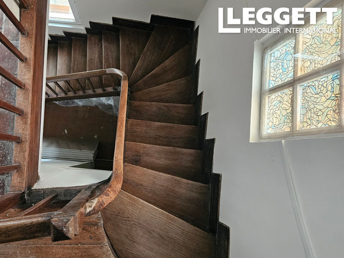 Image No.8-6 Bed House for sale