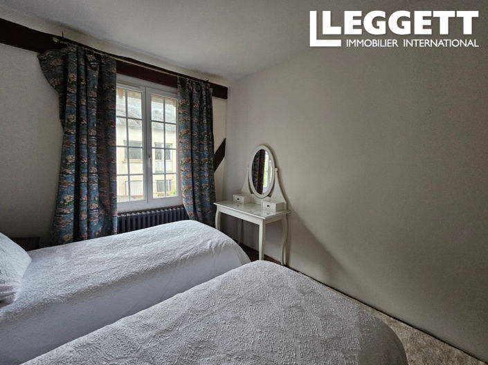 Image No.9-6 Bed House for sale