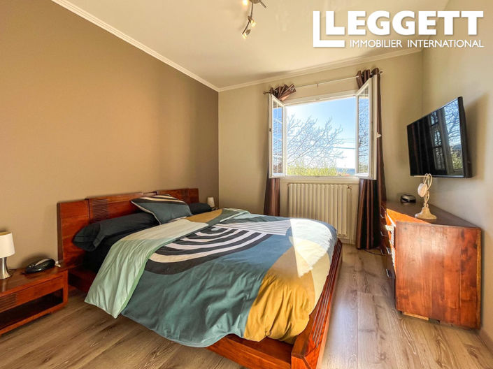 Image No.7-5 Bed House for sale