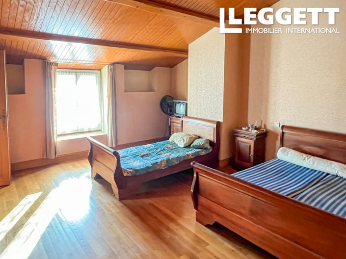 Image No.8-4 Bed House for sale