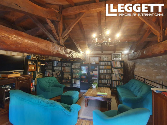 Image No.6-8 Bed House for sale